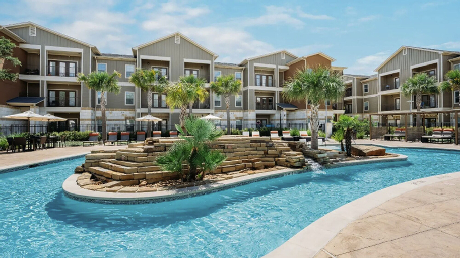 Mission Hill Apartments By Barsala, Comal