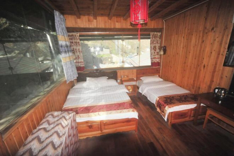Bedroom 5, Sean’s Guesthouse, Dêqên Tibetan