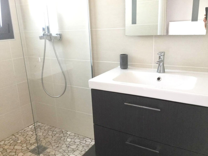 Bathroom 3, Villa elegante a Porto-Vecchio avec piscine privee, Corse-du-Sud
