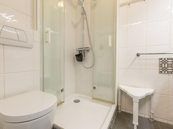 Others 5, Apartment with sea view and shared pool, West-Vlaanderen