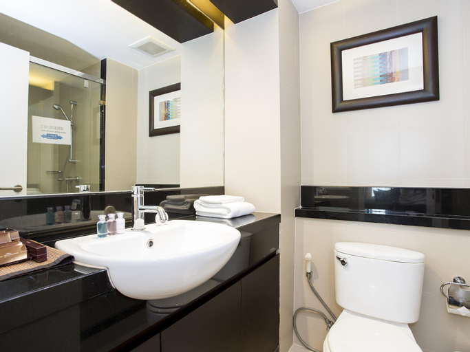 Bathroom 18