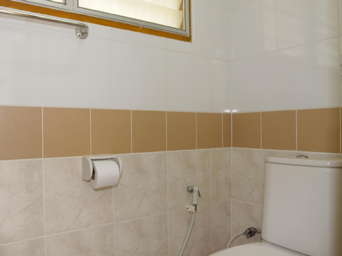 Bathroom 14