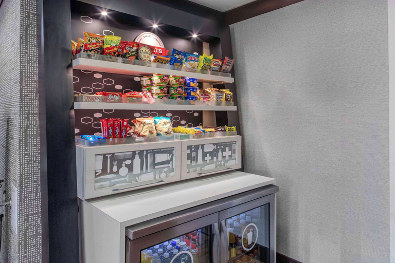 Food & Drinks 5, Hampton Inn Detroit/Northville, Wayne