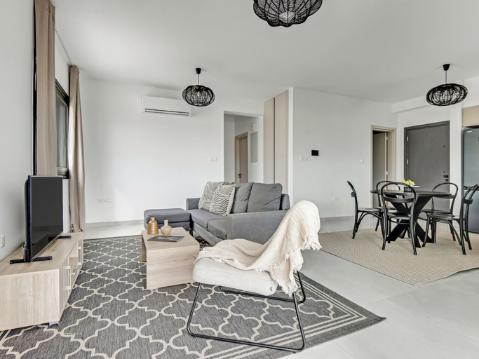 Living room 4, Sanders Only - Cute 2-bdr Apt With Balcony