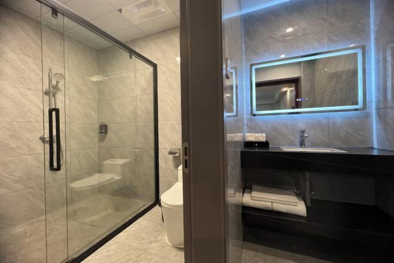 Bathroom 3, Xinghe Business Hotel, Shanwei