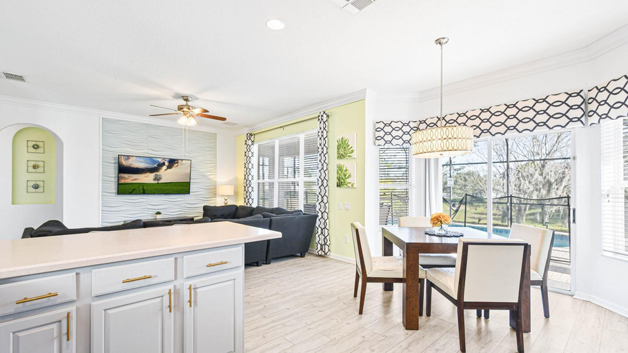 Food & Drinks 5, Themed Rooms Pool Villa Near Disney, Osceola
