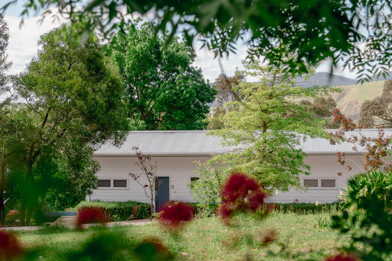 Exterior & Views 2, Buchan Motel, E. Gippsland - Orbost