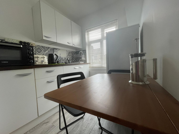 Others 3, Entire house floor perfect for couples & freelancers - available for single too, London