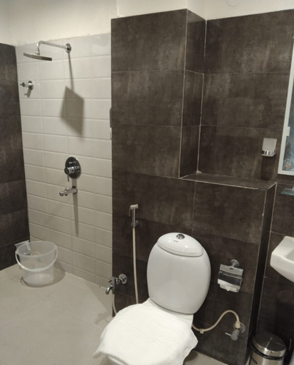 Bathroom 5, Hotel Kolkata, North 24 Parganas