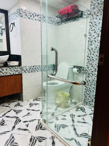 Bathroom 5, Omni Tower Sukhumvit Nana Direct, Khlong Toey