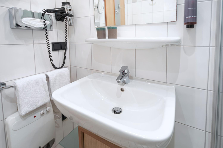 Bathroom 4, ACHAT Hotel Franziskushohe Lohr, Main-Spessart