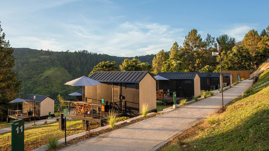 Exterior & Views 23