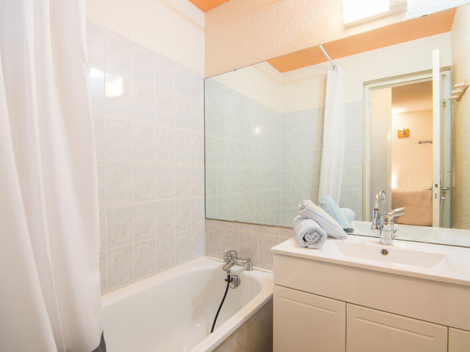 Bathroom, Apartment Lunik Orion-29 by Interhome, Savoie