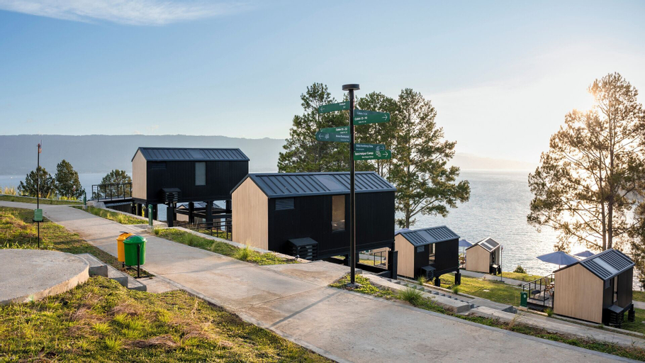 Exterior & Views 27