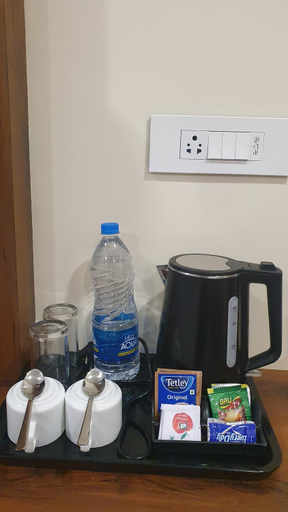 Others 5, Hotel Woodlark, Idukki