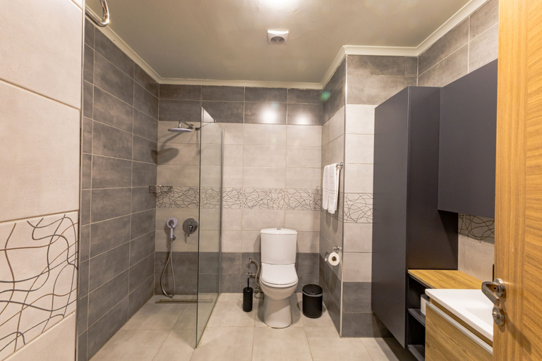 Bathroom 5, Paradisos Hotel
