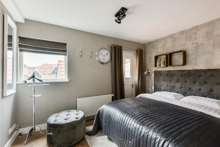 Others 3, Hotel aan de Haven, Edam-Volendam