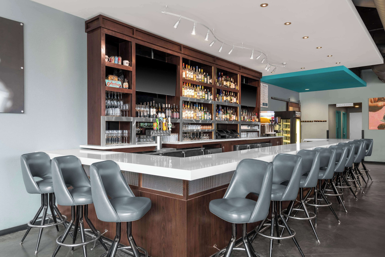 Food & Drinks 5, Hampton Inn & Suites Madison / Downtown, Dane