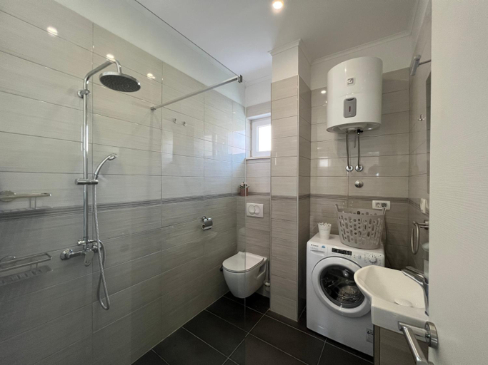 Bathroom 1, Villa Maci, Kaštela
