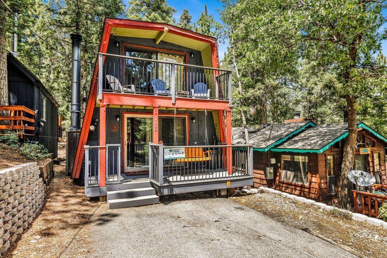 Exterior & Views 2, Wolf Cub Cabin#1946, San Bernardino