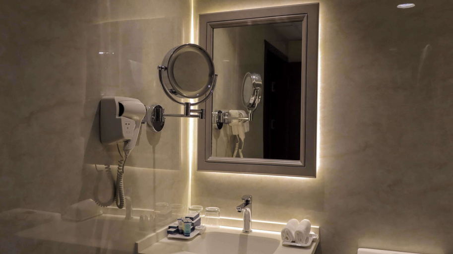 Bathroom 5, Best Western Plus Jeddah Hotel Madinah Road, Jeddah