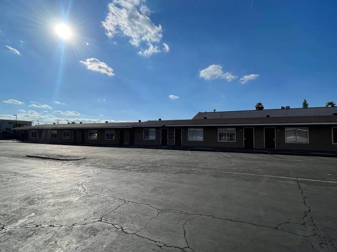 Exterior & Views, CoachLight Motel, Riverside