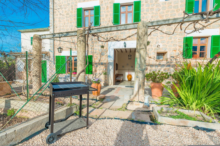 Room 3, Can Raia in S Ller With 4 Bedrooms and 2 Bathrooms, Baleares