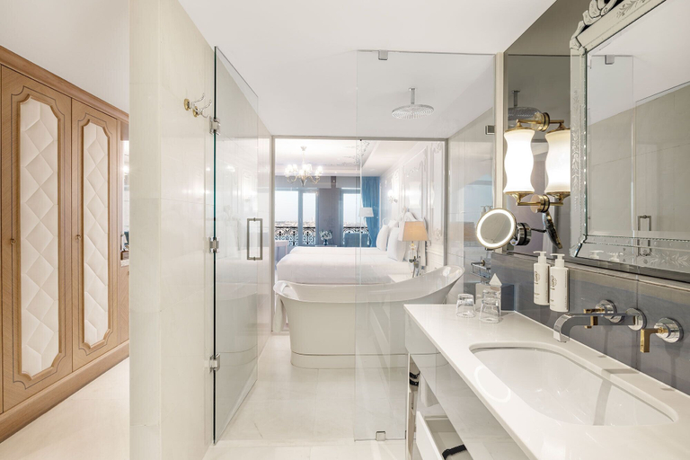 Bathroom 5, CVK Park Bosphorus Hotel Istanbul, Beyoğlu