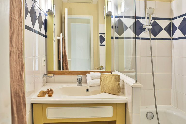 Bathroom 3, Résidence Pierre & Vacances Le Domaine de Bourgenay, Vendée