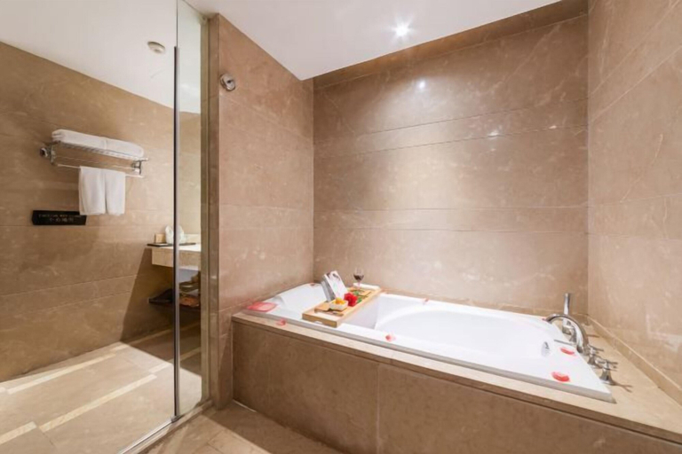 Bathroom 4, Rezen Kingtown Hotel (Chongqing Liangping), Chongqing