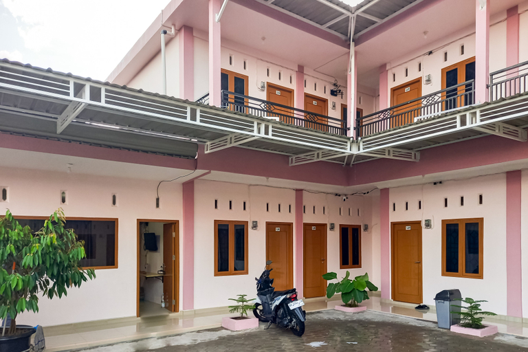 Exterior & Views 2, RedDoorz Syariah near JBC Jambi, Jambi