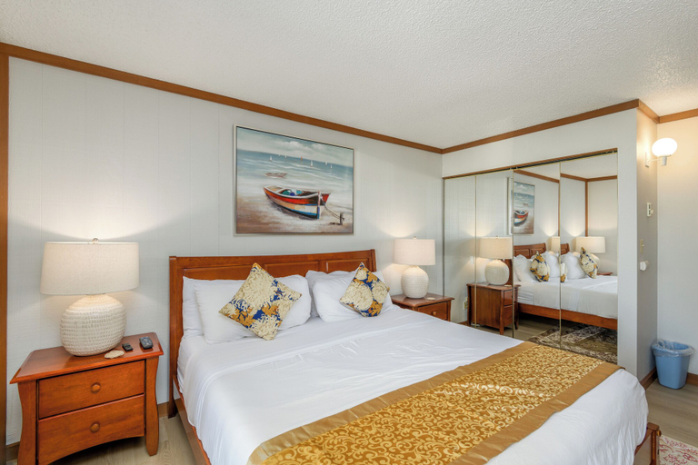 Bedroom 3, Little Creek Cove Beachfront Resort, Lincoln