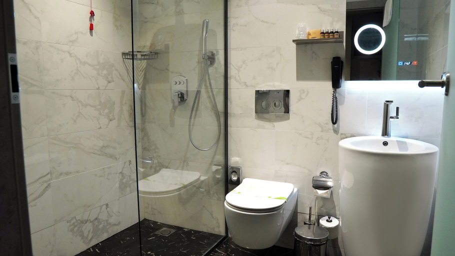 Bathroom 5, Aniroc Signature Hotel, Arad