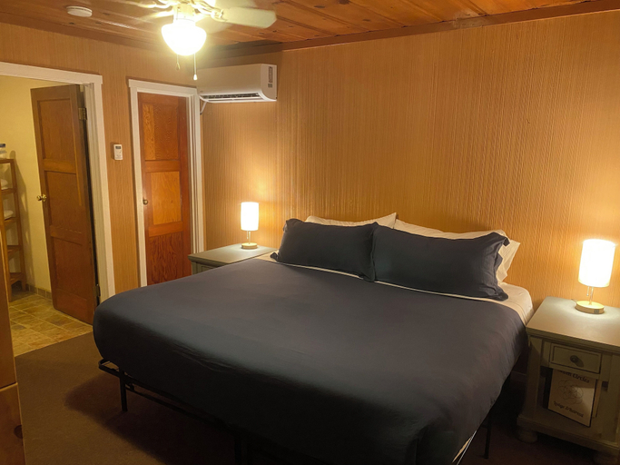 Bedroom 3, Seven Circles Lodge&Retreat, Tulare