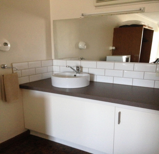 Bathroom 3, Admella Motel, Glenelg - Portland