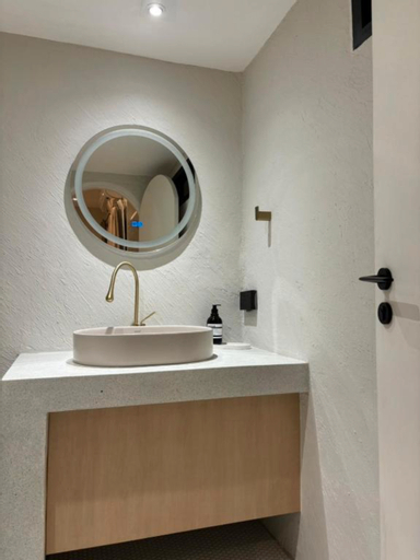 Bathroom 4