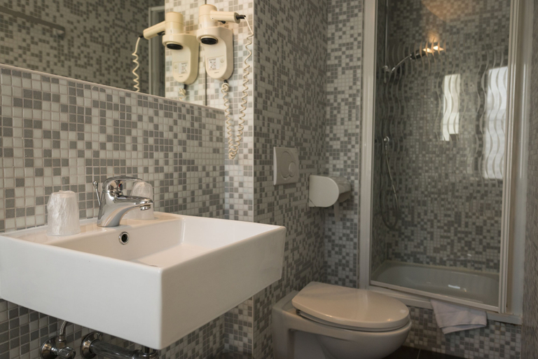 Bathroom 5, 3 Paardekens - City Centre Hotel, Antwerpen