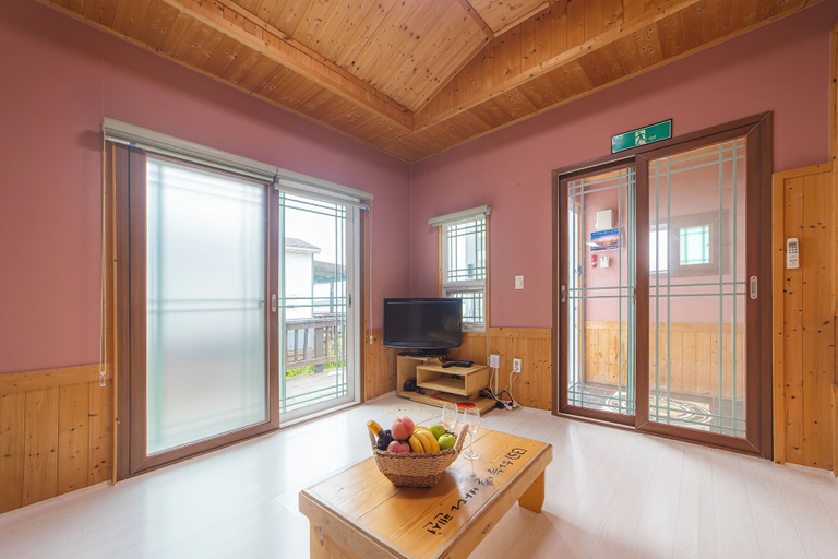 Others 1, SkyStarSea Pension, Muan