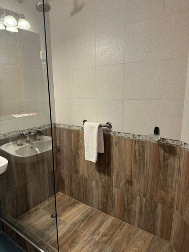 Bathroom 4, Hotel Picos del Sur, Lago Argentino