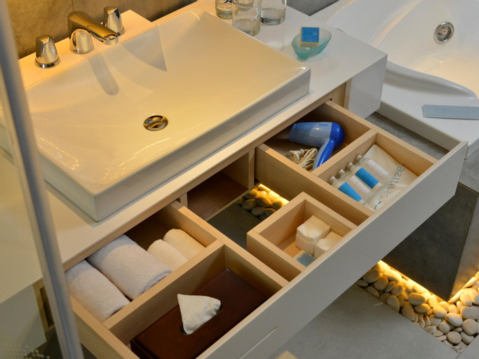 Bathroom 9