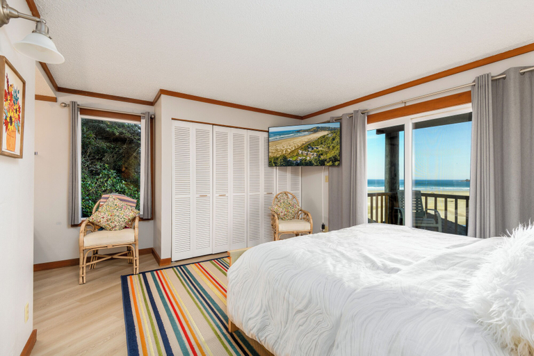 Bedroom 3, Little Creek Cove Beachfront Resort, Lincoln