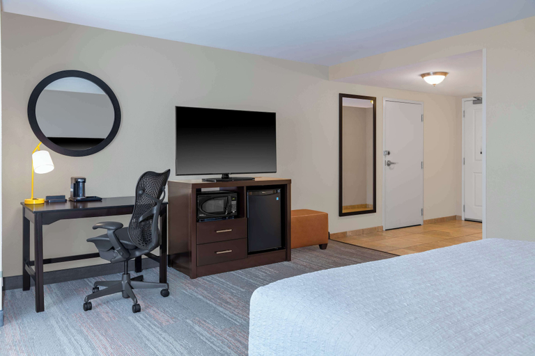 Bedroom 3, Hampton Inn & Suites Madison / Downtown, Dane