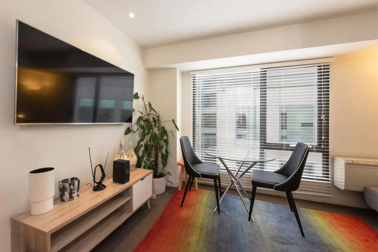 Others 5, Well Located 1bed Unit in Near Albert Park w/ Gym!, Port Phillip - West