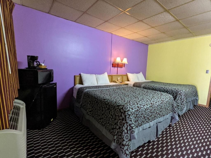Bedroom 2, Great Plains Budget Inn, Lancaster