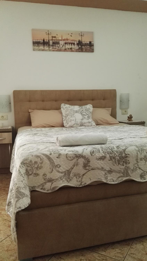 Facilities 5, Apartments Familia