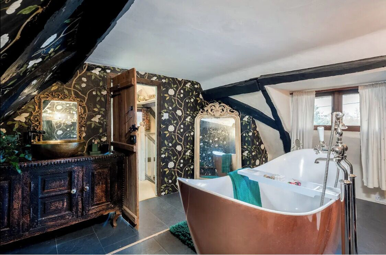 Bathroom 3, 16th Century Thatched Cottage, Oxfordshire