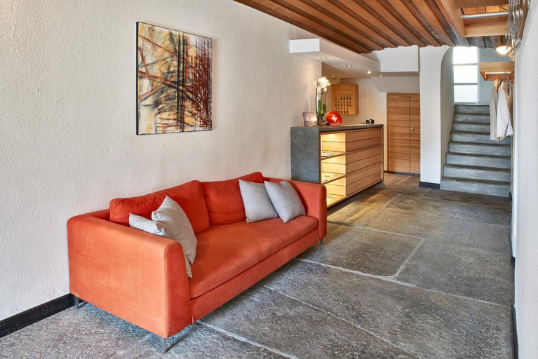 Public Area, Hotel Bellevue, Moësa