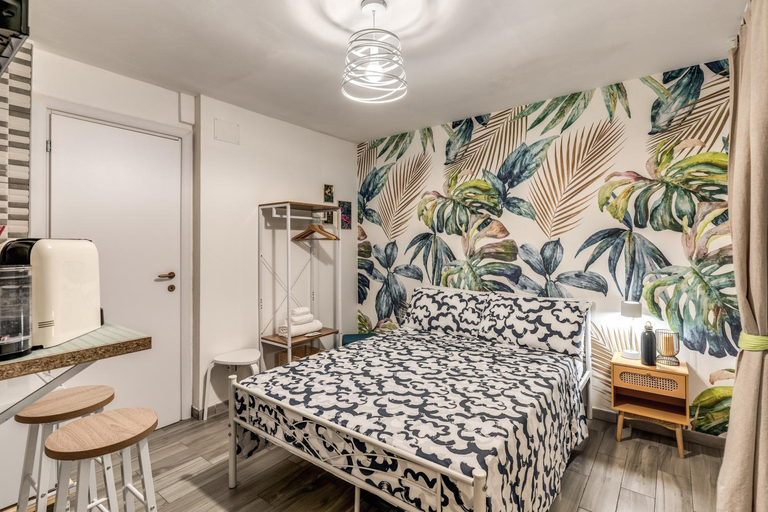 Others 3, Private Room near Bari Old Town and Center La Pieza, Bari