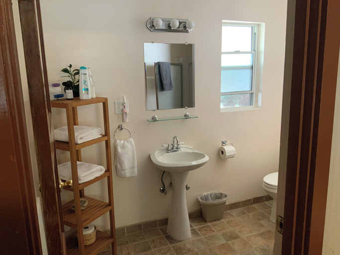 Bathroom 4, Seven Circles Lodge&Retreat, Tulare