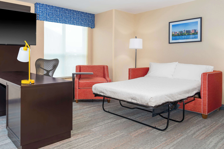 Bedroom 3, Hampton Inn & Suites Madison / Downtown, Dane
